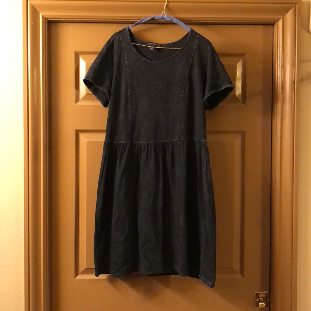 Forever 21 plus black distressed dress